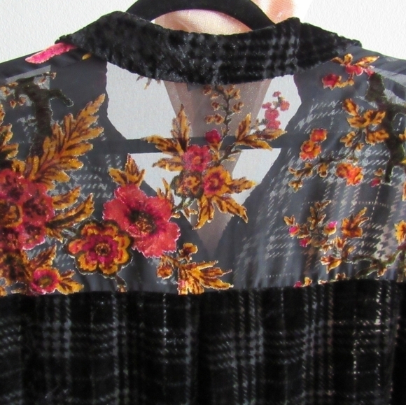 ADORE 3 Button Front Tunic Shirt - Picture 7 of 10